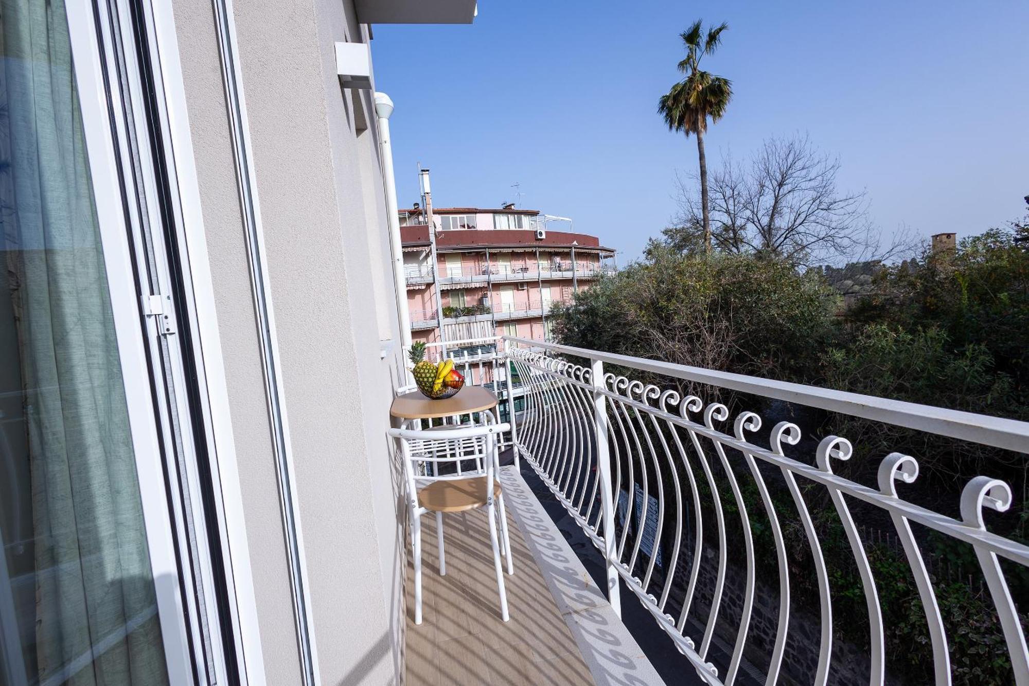 Perla Sul Mare Apartments Джардини-Наксос Экстерьер фото